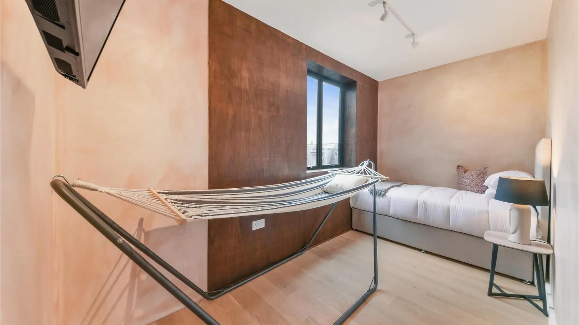 Beautiful Flat In Hipster Hackney Very Spacious! London Apartment