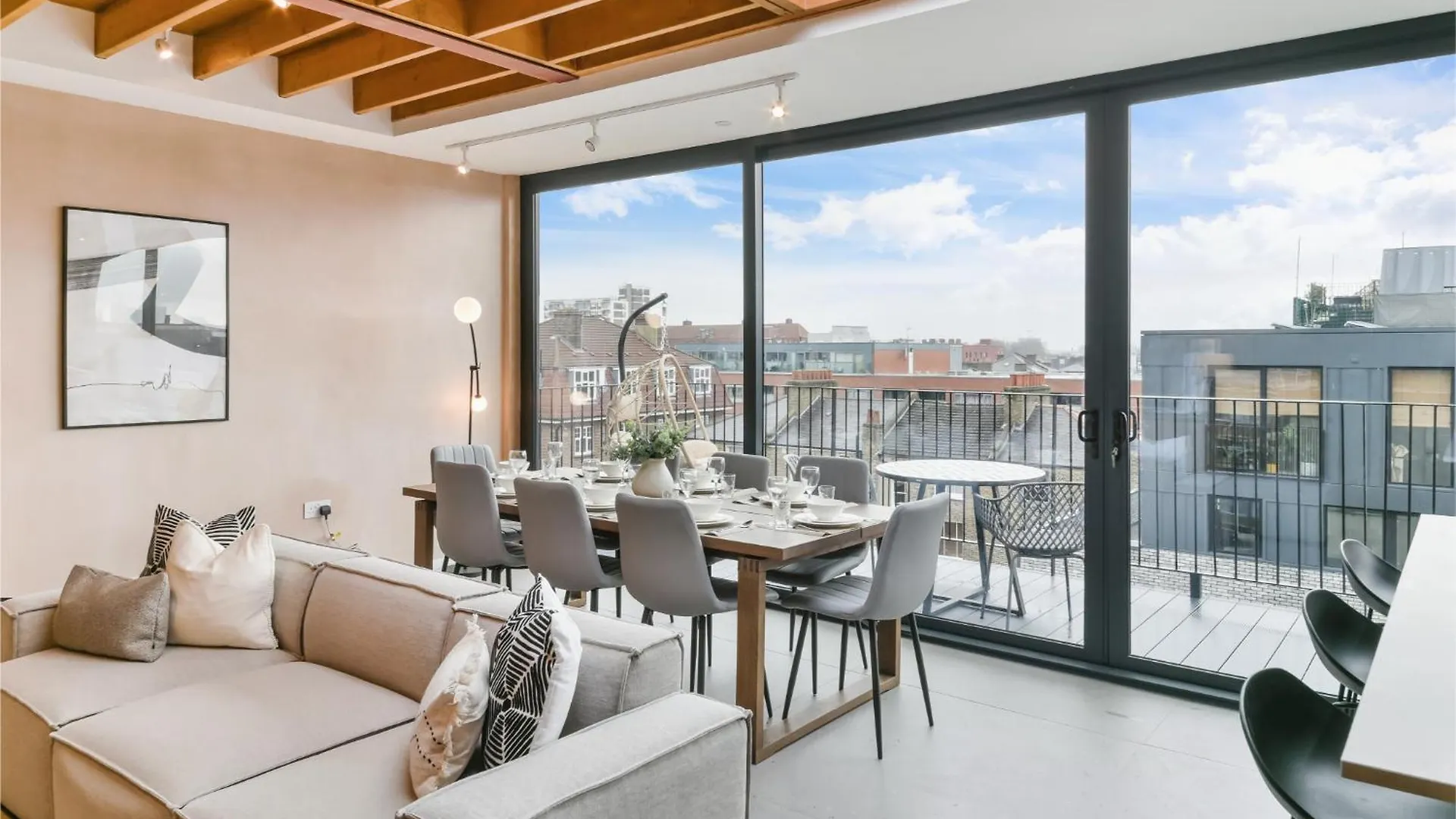 Beautiful Flat In Hipster Hackney Very Spacious! contacts