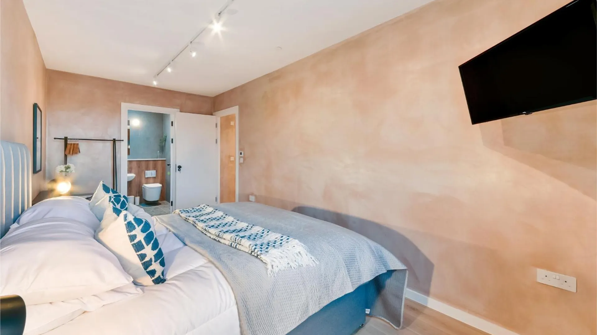 Beautiful Flat In Hipster Hackney Very Spacious! London 0*,  United Kingdom